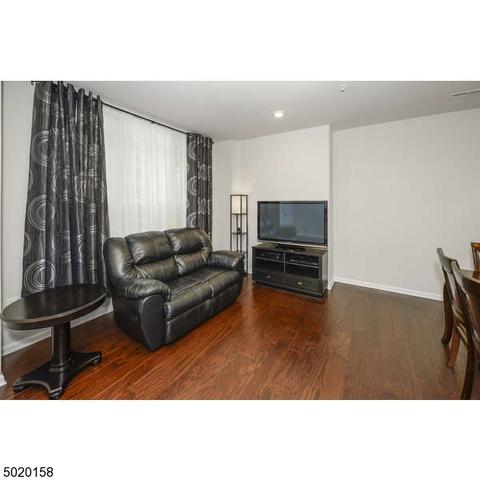 25 Iris Ln, Garfield, NJ 07026 photo 2