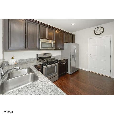 25 Iris Ln, Garfield, NJ 07026 photo 6