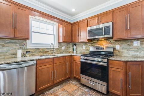 151 Crest Dr, Belleville, NJ 07109 photo 3