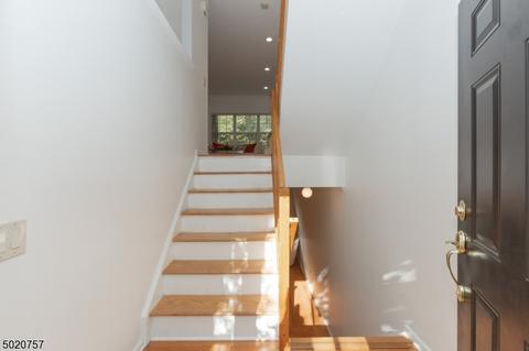 1806 Springbrook Ct, Whippany, NJ 07981 photo 2