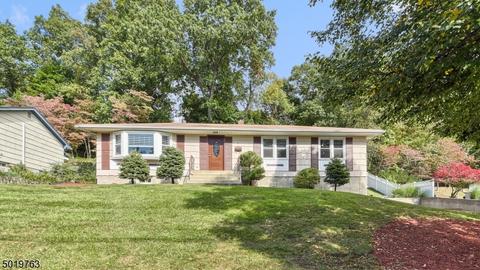 8 Smith Ln, Wayne, NJ 07470 photo 2