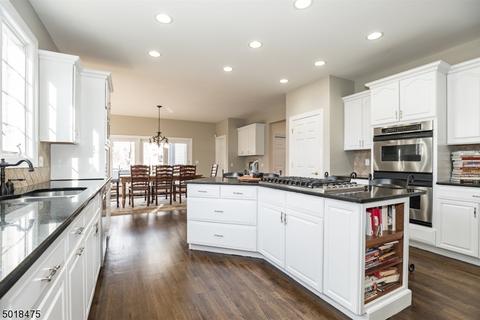 8 Mackenzie Ct, Sparta, NJ 07871 photo 10