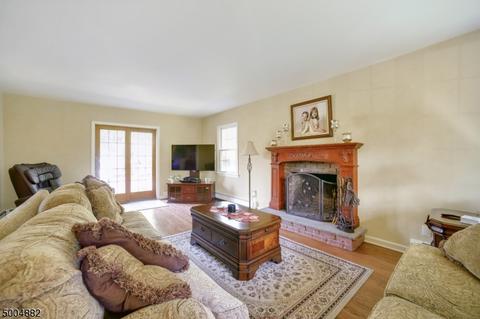 9 Cherry Ln, Mendham, NJ 07945 photo 4