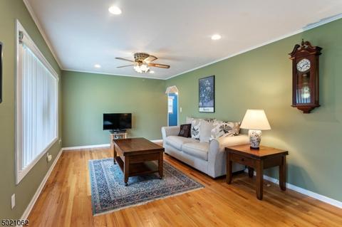 2 Schmidt Ln, Clark, NJ 07066 photo 2