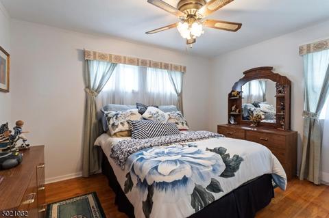 2 Schmidt Ln, Clark, NJ 07066 photo 16