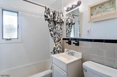 2 Schmidt Ln, Clark, NJ 07066 photo 14