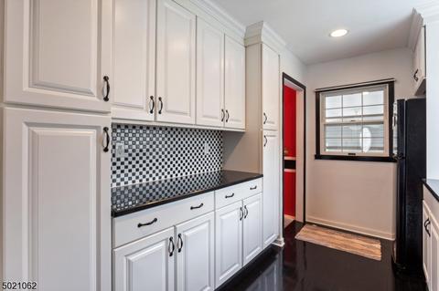 2 Schmidt Ln, Clark, NJ 07066 photo 7