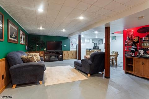 2 Schmidt Ln, Clark, NJ 07066 photo 13