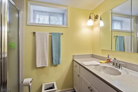 2 Schmidt Ln, Clark, NJ 07066 photo 15