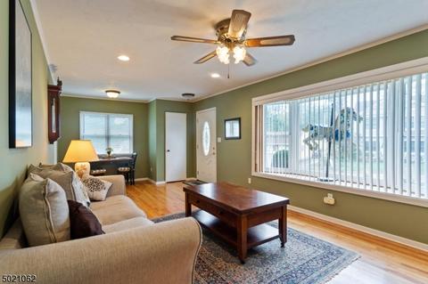 2 Schmidt Ln, Clark, NJ 07066 photo 6