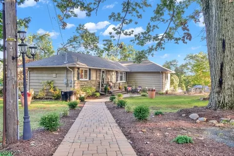 102 Mac Donald Dr, Wayne, NJ 07470 photo 2