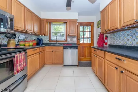 9 Morris Rd, Stanhope, NJ 07874 photo 4