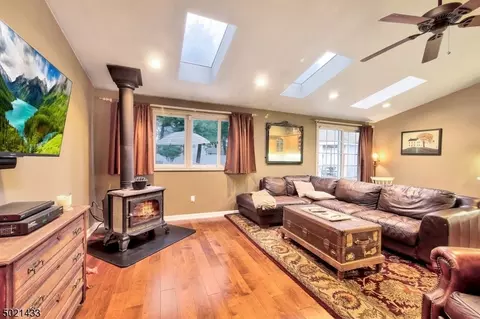 28 Dwyer Rd, Wayne, NJ 07470 photo 4