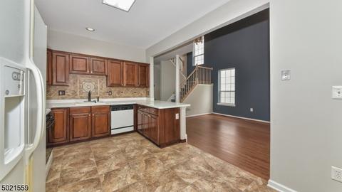 210 Warbler Dr, Wayne, NJ 07470 photo 8