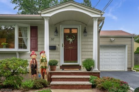 317 South Dr, Paramus, NJ 07652 photo 2