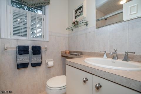 317 South Dr, Paramus, NJ 07652 photo 19