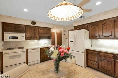 219 Homestead Rd, Paramus, NJ 07652 photo 12