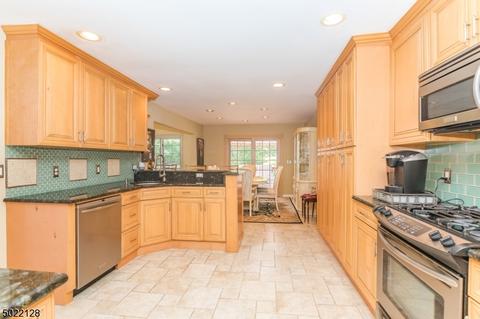 32 Michael Dr, Wayne, NJ 07470 photo 6
