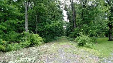 181 Old Croton Rd, Raritan Twp, NJ 08822