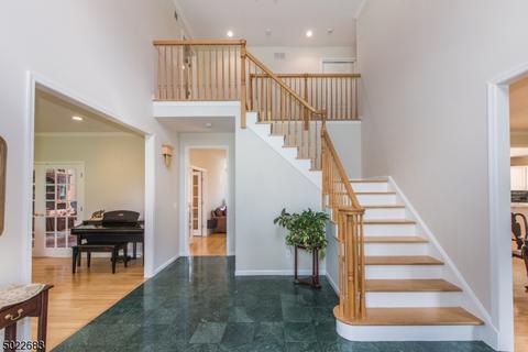 7 Ursula Ct, Mendham, NJ 07945 photo 2