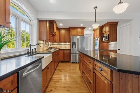27 Columbus Ave, Montclair, NJ 07042 photo 9