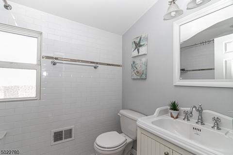 821 Dill Ave, Linden, NJ 07036 photo 14