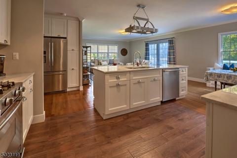 18 Cherry Ln, Mendham, NJ 07945 photo 3