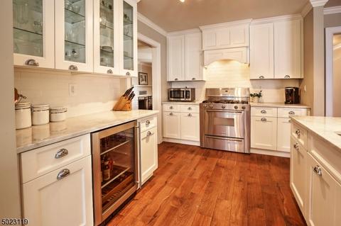 18 Cherry Ln, Mendham, NJ 07945 photo 4