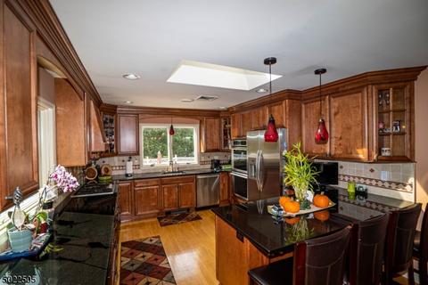 34 Whittaker Ct, Wayne, NJ 07470 photo 2