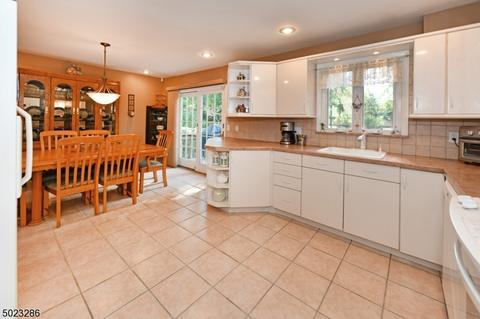 310 Spencer Pl, Paramus, NJ 07652 photo 8
