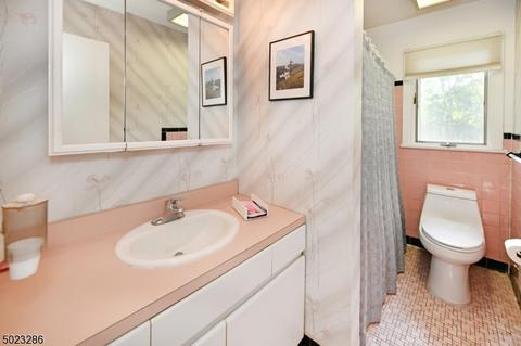 310 Spencer Pl, Paramus, NJ 07652 photo 15