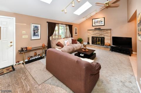 310 Spencer Pl, Paramus, NJ 07652 photo 5