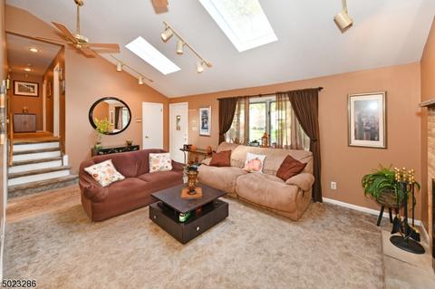 310 Spencer Pl, Paramus, NJ 07652 photo 4