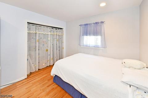 310 Spencer Pl, Paramus, NJ 07652 photo 10