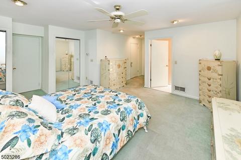 310 Spencer Pl, Paramus, NJ 07652 photo 12