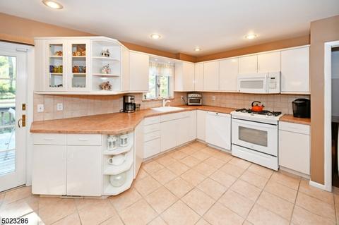 310 Spencer Pl, Paramus, NJ 07652 photo 7