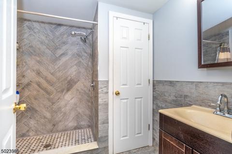 275 E 5th Ave, Roselle, NJ 07203 photo 16