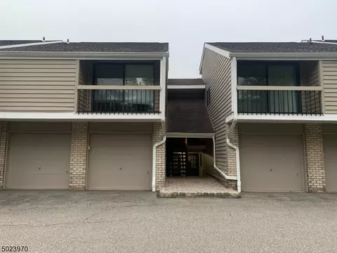 5 Overlook Dr, Clinton, NJ 08809 photo 1