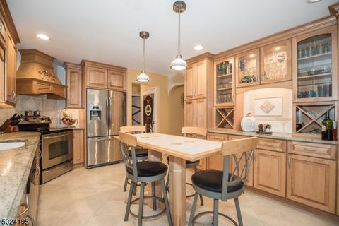 82 Ridgeview Ter, Wayne, NJ 07470 photo 2