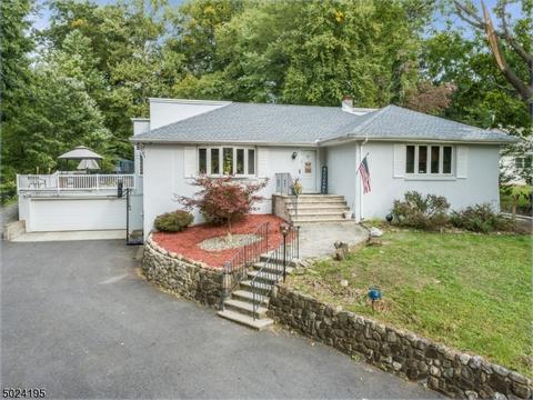 82 Ridgeview Ter, Wayne, NJ 07470 photo 1