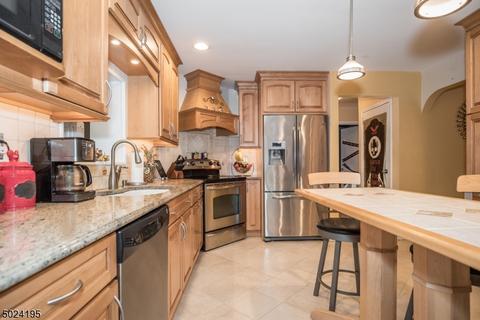 82 Ridgeview Ter, Wayne, NJ 07470 photo 3