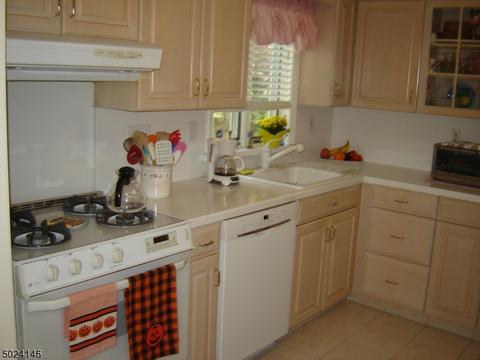 24 Manor Dr, Wayne, NJ 07470 photo 8