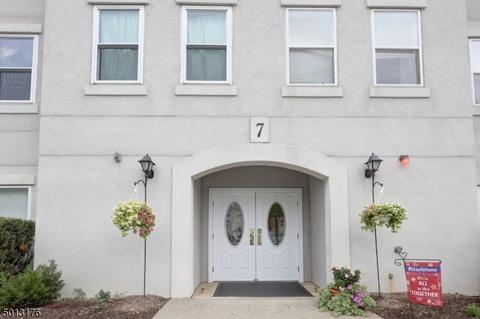 704 Brittany Dr, Wayne, NJ 07470 photo 2