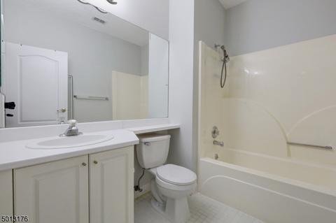 704 Brittany Dr, Wayne, NJ 07470 photo 6