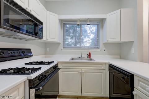 704 Brittany Dr, Wayne, NJ 07470 photo 9