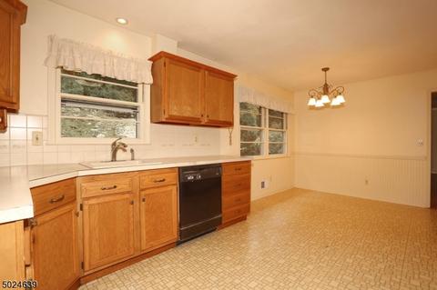 8 Mc Atee Ln, Wanaque, NJ 07465 photo 12