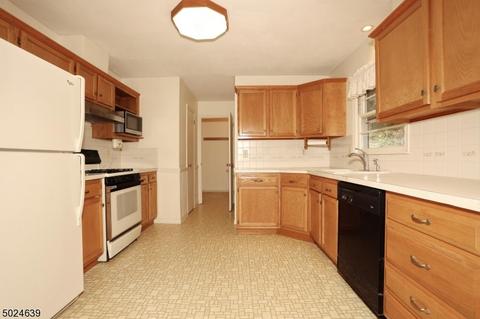 8 Mc Atee Ln, Wanaque, NJ 07465 photo 10