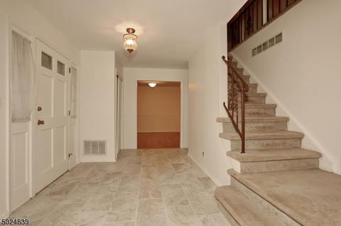 8 Mc Atee Ln, Wanaque, NJ 07465 photo 4