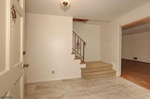 8 Mc Atee Ln, Wanaque, NJ 07465 photo 3