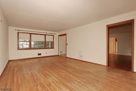 8 Mc Atee Ln, Wanaque, NJ 07465 photo 5